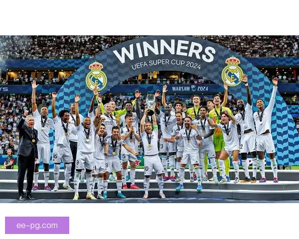 皇马球星贝林厄姆晒与家人温馨合影笑容轻松传递好心态迎接新征程